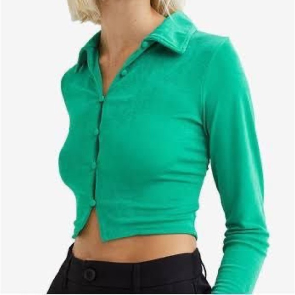 h&m green button up crop top